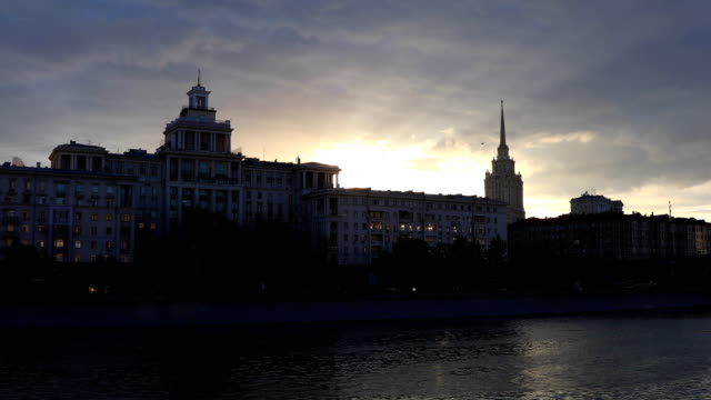 Moscow-river-late-evening