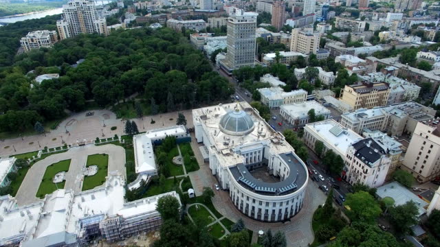 Palacio-de-Mariinsky-Verkhovna-Rada-y-el-Mariinsky-Parque-monumentos-paisaje-urbano-de-Kiev-en-Ucrania