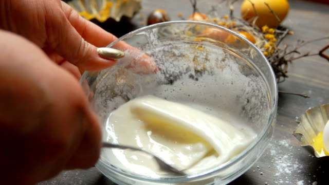 Hand-mix-sugar-icing-for-Easter-baking