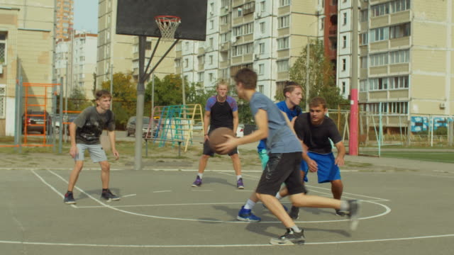 Streetball-team-making-pick-and-roll-play-on-court