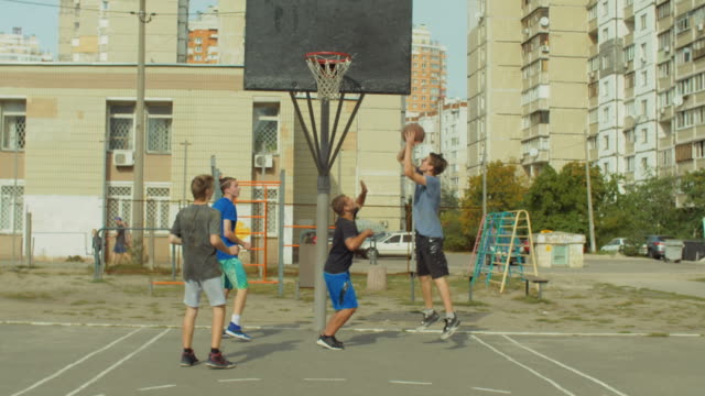 Streetball-player-scoring-points-in-the-paint