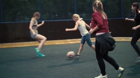 Frau-Fußball-spielen.-Frauen-Fußball-Nationalmannschaft-in-Ausbildung.-Frau-Fußball