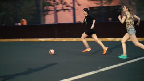 Frau-Team-Spaß-und-Fußball-spielen.-Weiblichen-Fußballer