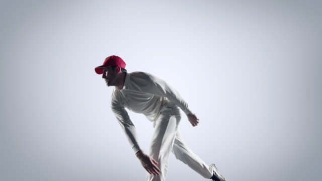 Cricketspieler-in-Aktion-auf-weißem-Hintergrund