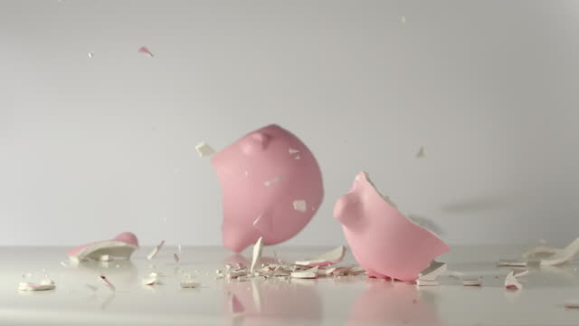 LENTO:-Cerdo-rosa-dinero-caja-cae-sobre-una-mesa-y-se-rompe-a-pedazos