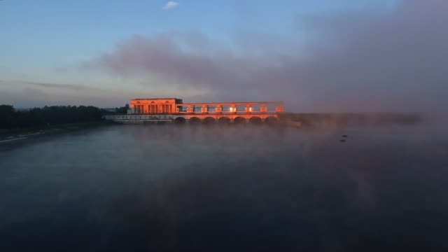 Sunrise-view-of-dam-at-Volga-river-near-the-town-of-Uglich,-Russia