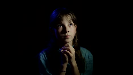 little--girl-praying-in-a-dark-room