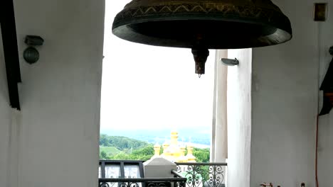 Glocke-am-Glockenturm-in-der-orthodoxen-Kirche.