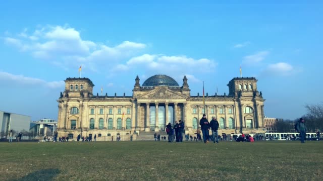 Bundestag-Gebäude-als-Zeitraffer-Video