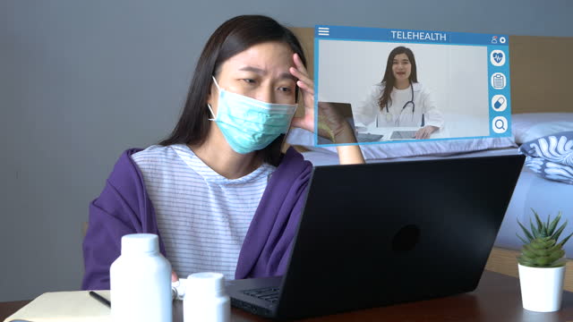 Patienten-verwenden-Ferndistanz-Videokonferenz,-machen-Online-Konsultation-mit-Arzt-auf-Laptop-Computer-Anwendung-über-Krankheit,-Medikamente-per-Videoanruf.-Telemedizin,-Telemedizin-und-Online-Krankenhaus