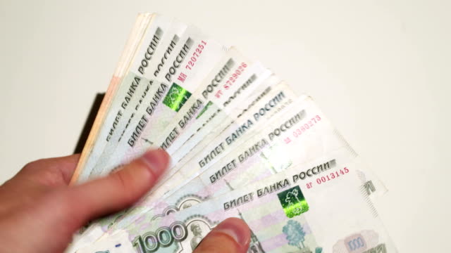 Person,-die-russischen-Geldzählen