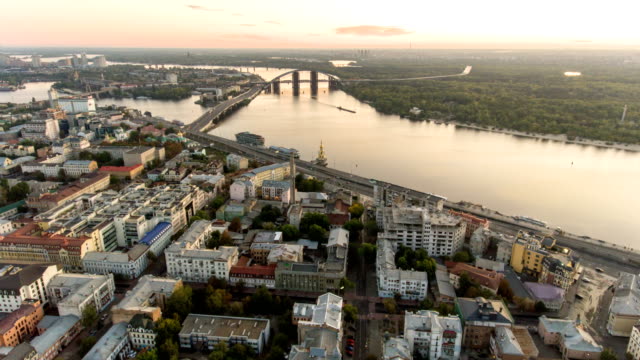 Green-and-beautiful-center-of-Kiev,-Ukraine