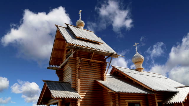 Modern-Wooden-Orthodox-church in-Moscow,-Russia