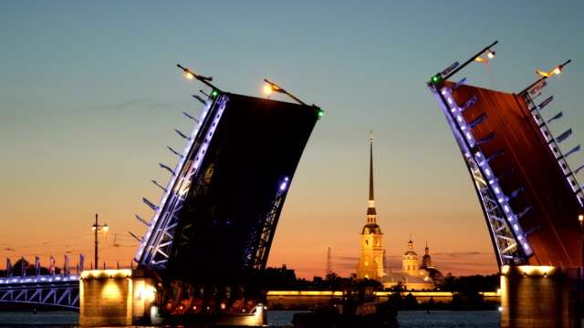 The-ship-sails-under-the-diluted-Palace-Bridge.-Night