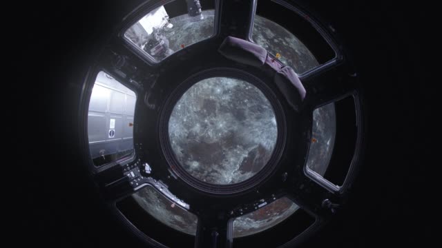 Espacial-internacional-la-estación-ISS-flotando-alrededor-de-la-luna