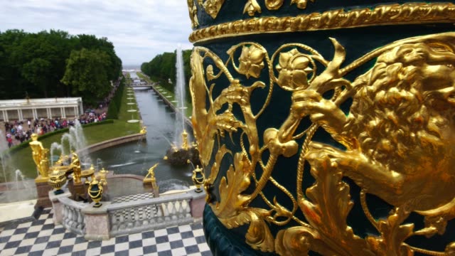 Tracking-shot-showing-Grand-Palace-fountains-and-sculptures-park-in-Peterhof,-Saint-Petersburg,-Russia