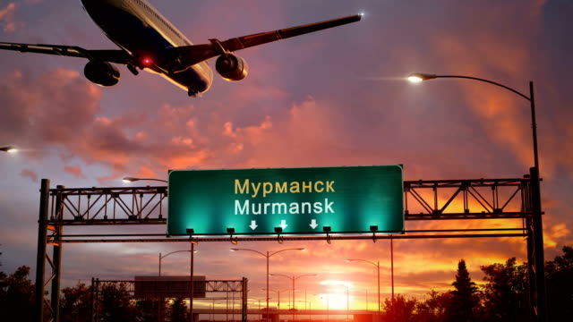 Avión-aterrizando-Murmansk-durante-un-maravilloso-amanecer