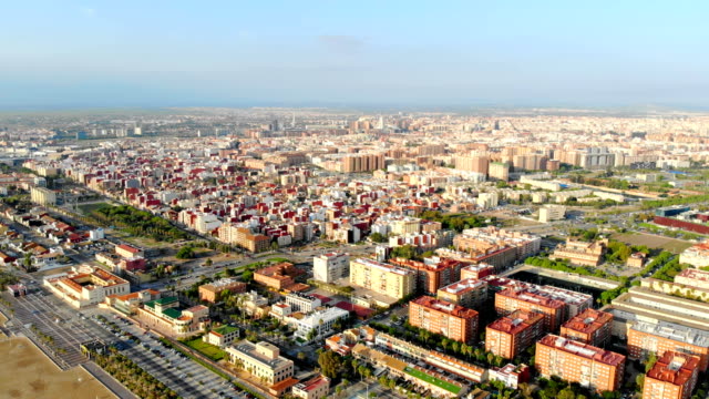 Valencia-aus-der-Vogelperspektive.-Luftaufnahme.-Das-herrliche-Panorama-der-Stadt-von-der-Höhe.-Valencia-ist-eine-touristische-Stadt-in-den-Morgen