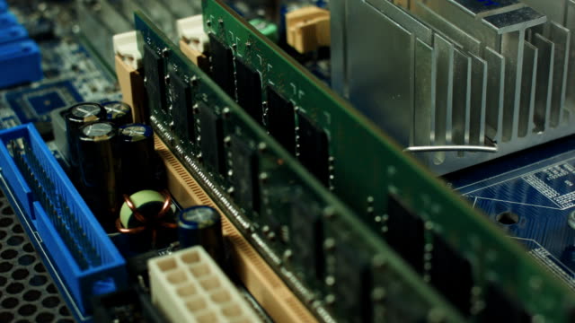 Installation-des-RAM-auf-Computer