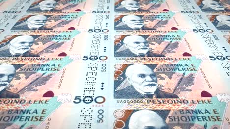 Billetes-de-500-albanés-Lek-del-Banco-de-Albany-rodando-en-la-pantalla,-monedas-del-mundo,-dinero-en-efectivo,-bucle