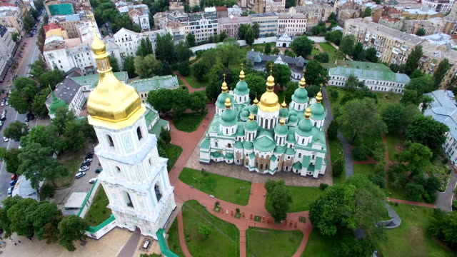 St.-Sophia-Square-und-St.-Sophia-Cathedral-Stadtbild-Sehenswürdigkeiten-in-Kiew-Ukraine