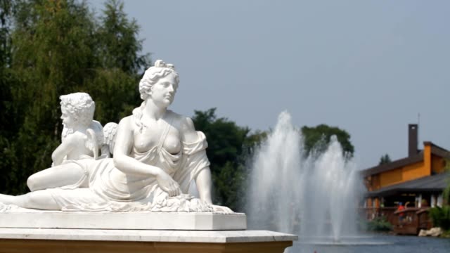 Sculpture-and-fountain-in-Mezhigirya,-Ukraine.