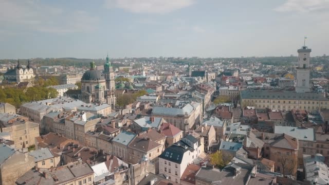 Aerial-City-Lwiw,-Ukraine.-European-City.-Beliebte-Stadtteile.-dominikanisch