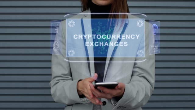 Geschäftsfrau-interagiert-HUD-Hologramm-Cryptocurrency