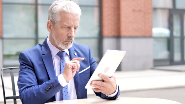 Old-Businessman-Using-Tablet,-Outdoor