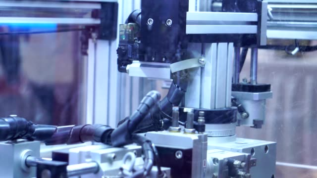 Nahaufnahme-der-Roboter,-die-als-Teil-der-Industrie-in-der-Leistungsbilanz-eingesetzt-werden