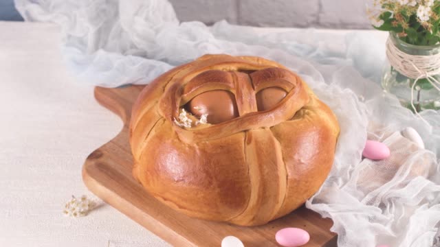 Easter-folar-with-Egg