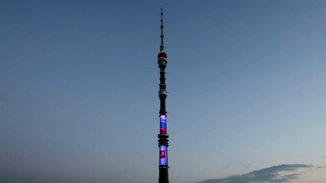 Torre-de-televisión-(Ostankino)-por-la-noche,-Moscú,-Rusia