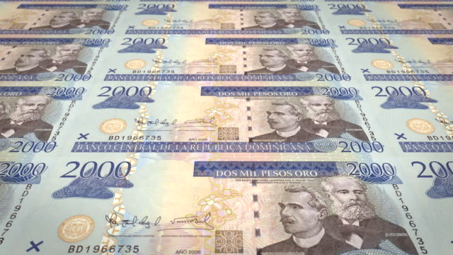Billetes-de-2-mil-pesos-de-la-República-Dominicana,-dinero-en-efectivo,-lazo