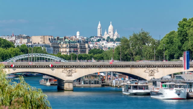 Brücke-Jena-und-Basilika-du-Sacré-Coeur-Zeitraffer.-Paris,-Frankreich