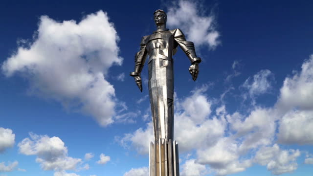 Monument-to-Yuri-Gagarin-(42.5-meter-high-pedestal-and-statue),-the-first-person-to-travel-in-space.-It-is-located-at-Leninsky-Prospekt-in-Moscow,-Russia.