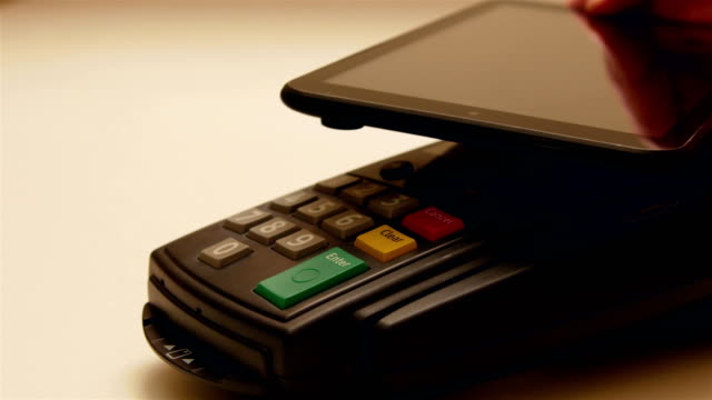 Paying-with-a-tablet-device