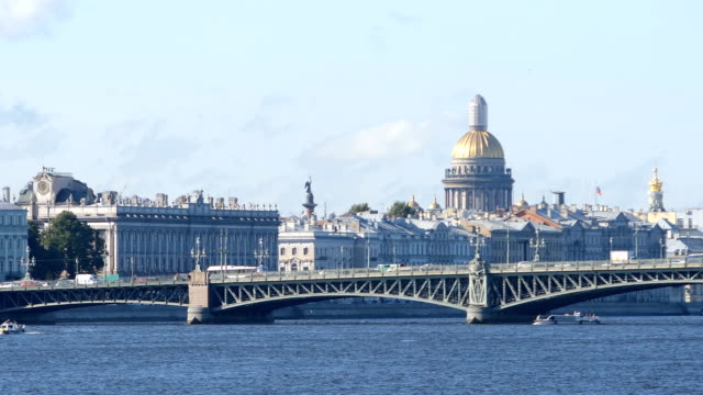 TroitskyBridge,-Isaac's-Cathedral-and-the-Neva-river-in-the-sunny-day---St.-Petersburg,-Russia