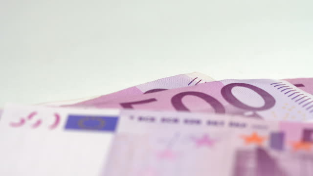 500-Euro-auf-weißem-Hintergrund