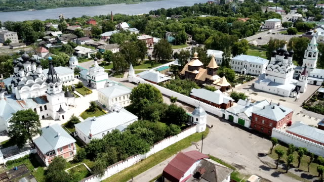 Vista-aérea-del-monumento-ruso-Trinidad