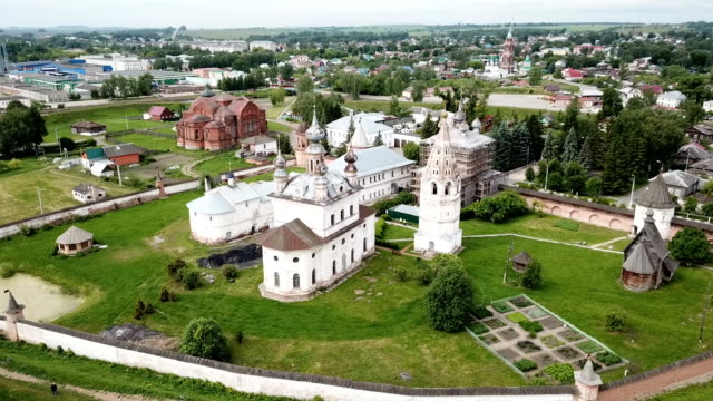Vista-del-monasterio-del-Arcángel-Michael-en-el-casco-antiguo-de-Rusia