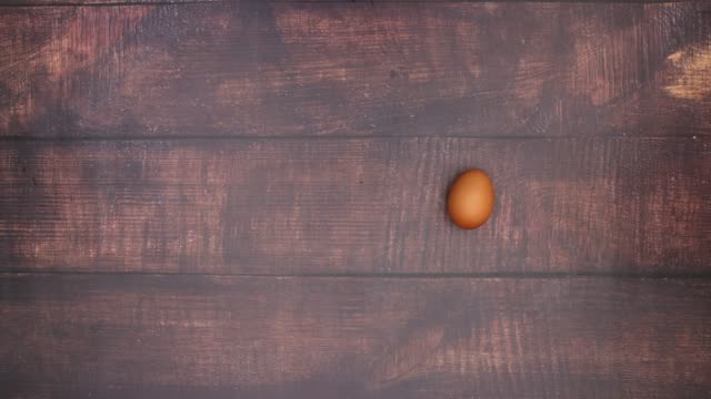 Transform-egg-into-bread---Stop-Motion