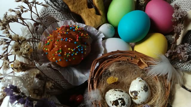 Easter-basket-with-eggs-cake-dried-flower-rotation