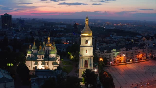 Flight-at-night-over-the-Sofia-Cathedral-in-Kiev