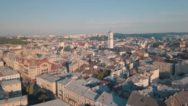 Ciudad-aérea-de-Lviv,-Ucrania.-Ciudad-Europea.-Zonas-populares-de-la-ciudad.-Ayuntamiento