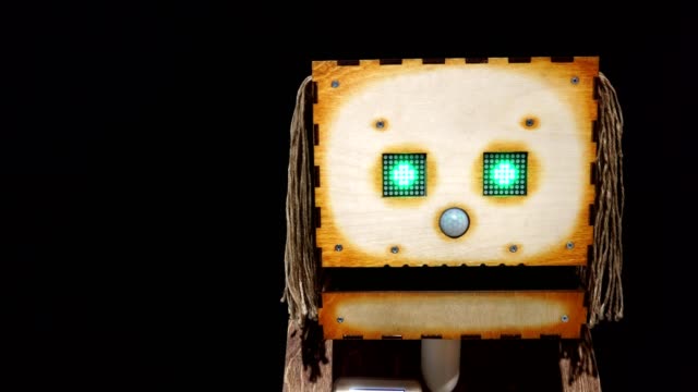 La-cabeza-de-un-robot-de-madera-retrato-de-primer-plano-Android