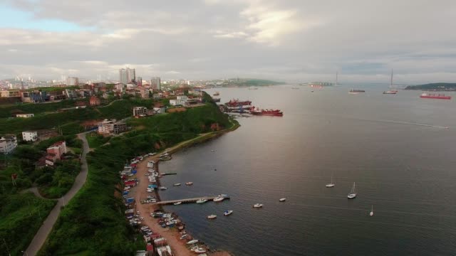 Aerial-view-of-the-cityscape-overlooking-the-Egersheld-district.-Seascape-with-boats-and-the-city.-Vladivostok,-Russia