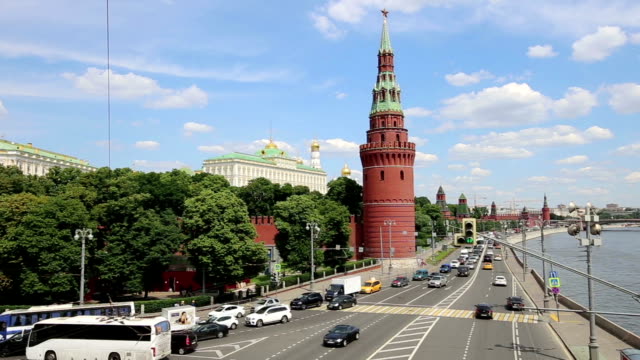 Blick-auf-den-Moskauer-Kreml-an-einem-sonnigen-Tag,-Russland---Moskauer-Architektur-und-Wahrzeichen,-Moskauer-Stadtbild