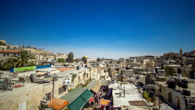 Vista-desde-la-parte-superior-de-la-puerta-de-Damasco-al-timelapse-del-casco-antiguo-de-Jerusalén.-Israel