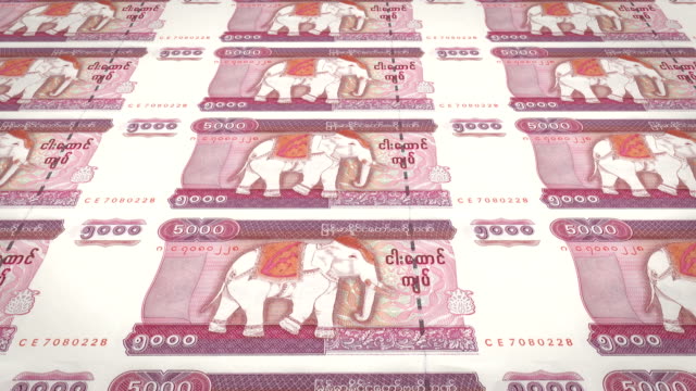 Banknoten-der-fünftausend-burmesische-Kyat-Myanmar-oder-Burma,-Bargeld,-Schleife