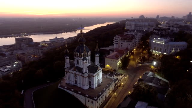 Antenne-Kirche-auf-einem-Hügel.-St.-Andreas-Kirche-Kiew-Ukraine-Stadt.